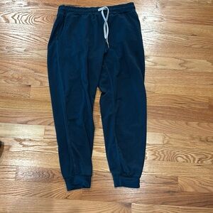 Vuori performance joggers size small. Teal